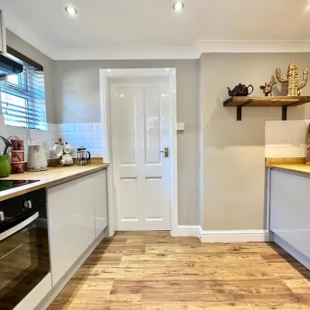 De Burgh Ground Floor Apartment With Free Parking York Exterior photo