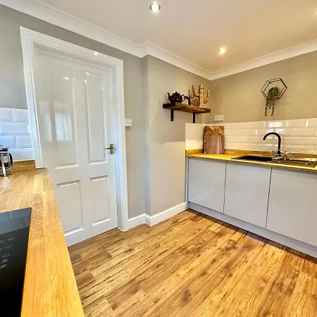 De Burgh Ground Floor Apartment With Free Parking York Exterior photo