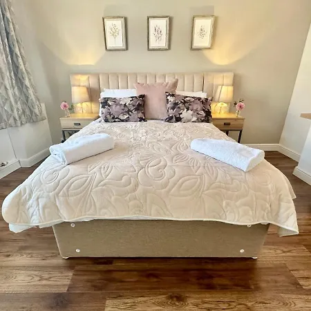 De Burgh Ground Floor Apartment With Free Parking York Exterior photo